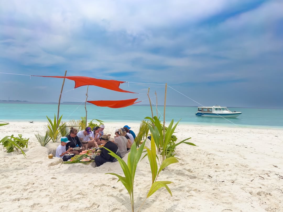 Family picnic Maldives