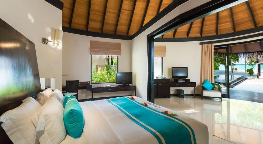 Sun Siyam Iru Fushi Maldives villa interior and resort stay